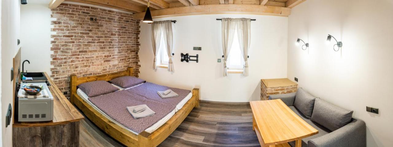 Penzion U Orloje Žatec Buitenkant foto